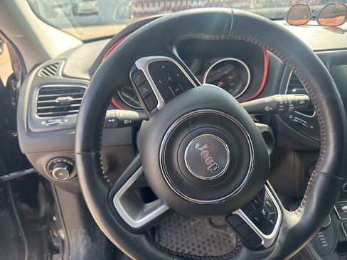 Used 2017 Jeep Compass Trailhawk w/ Leather Interior Group AWD/4WD image 17
