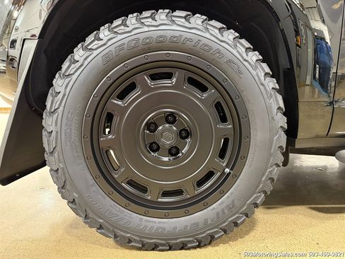 Used 2024 Land Rover Defender 90 V8 image 38