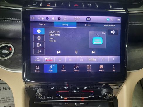 Used 2024 Jeep Grand Cherokee L Limited w/ Luxury Tech Group II image 15