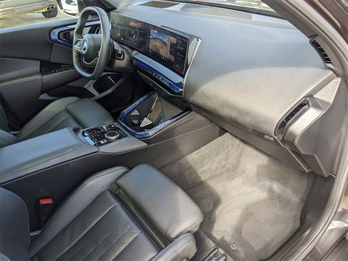 Used 2025 BMW X3 xDrive30i w/ Premium Package image 16