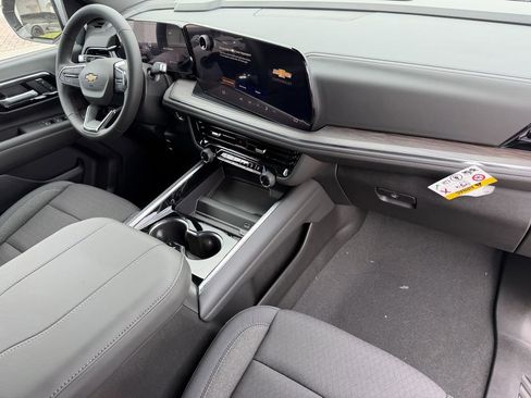 New 2026 Chevrolet Suburban LS RWD image 10