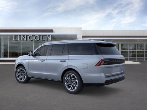 New 2026 Lincoln Navigator Reserve image 4