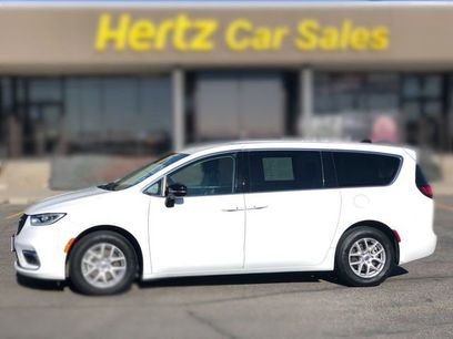 Used 2024 Chrysler Pacifica Touring-L