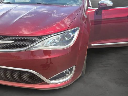 Used 2017 Chrysler Pacifica Limited FWD image 49