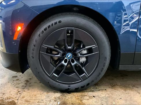 Used 2025 BMW iX xDrive50 w/ Premium Package AWD/4WD image 12
