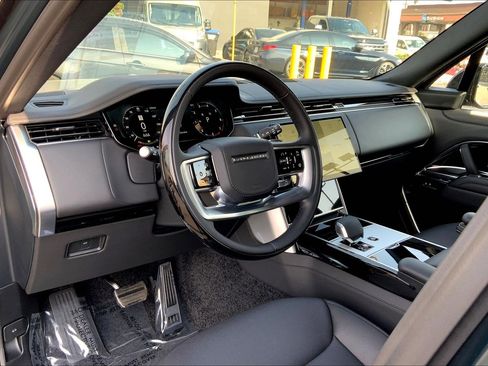 New 2026 Land Rover Range Rover SE image 9