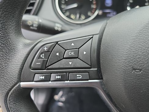 Used 2018 Nissan Rogue Sport SV FWD image 18