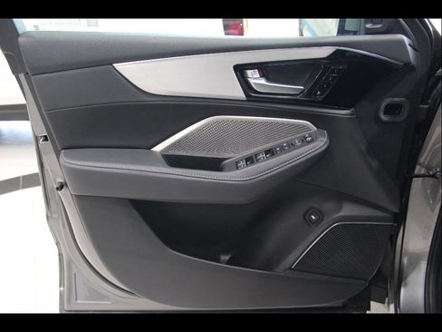 Used 2024 Acura MDX SH-AWD w/ Technology Package image 15