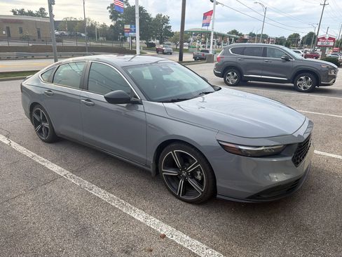 Used 2023 Honda Accord Sport image 2