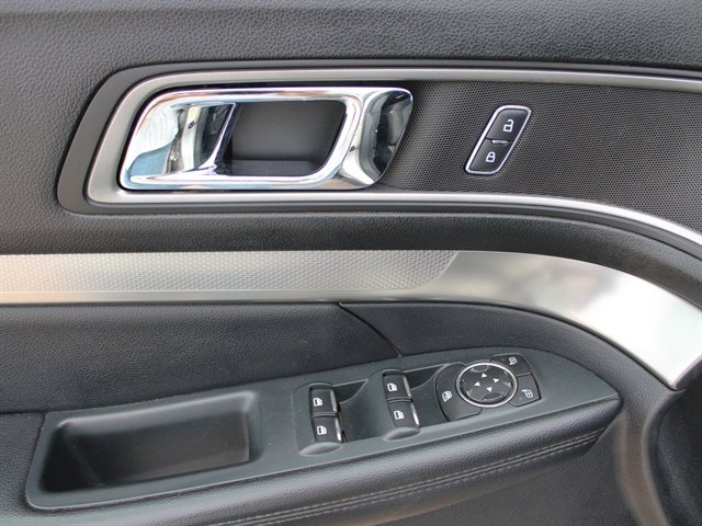 Used 2019 Ford Explorer XLT w/ Equipment Group 201A AWD/4WD image 11