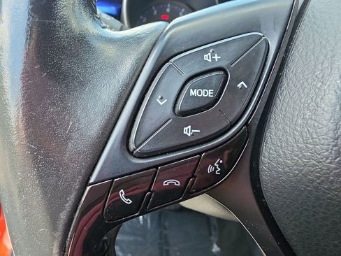 Used 2020 Toyota C-HR XLE FWD image 17