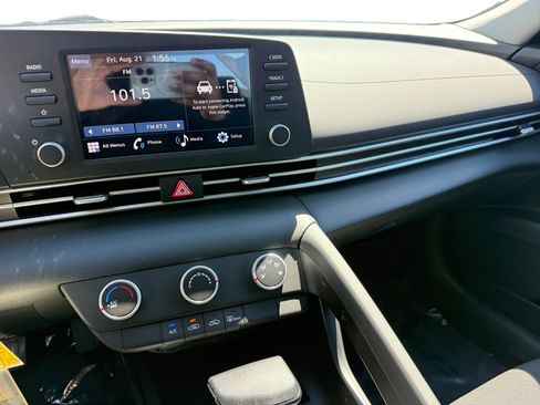 Certified 2026 Hyundai Elantra SE FWD image 12