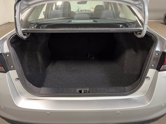 Used 2024 Nissan Versa SR FWD image 17