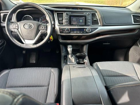 Used 2015 Toyota Highlander Plus image 12