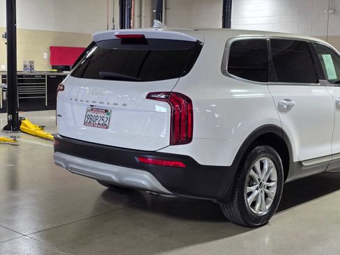 Used 2022 Kia Telluride LX AWD/4WD image 11