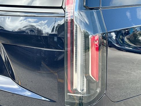 Used 2022 Cadillac Escalade ESV Sport Platinum w/ LPO, ONYX Package image 30