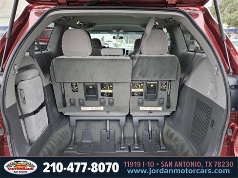 Used 2017 Toyota Sienna LE image 29