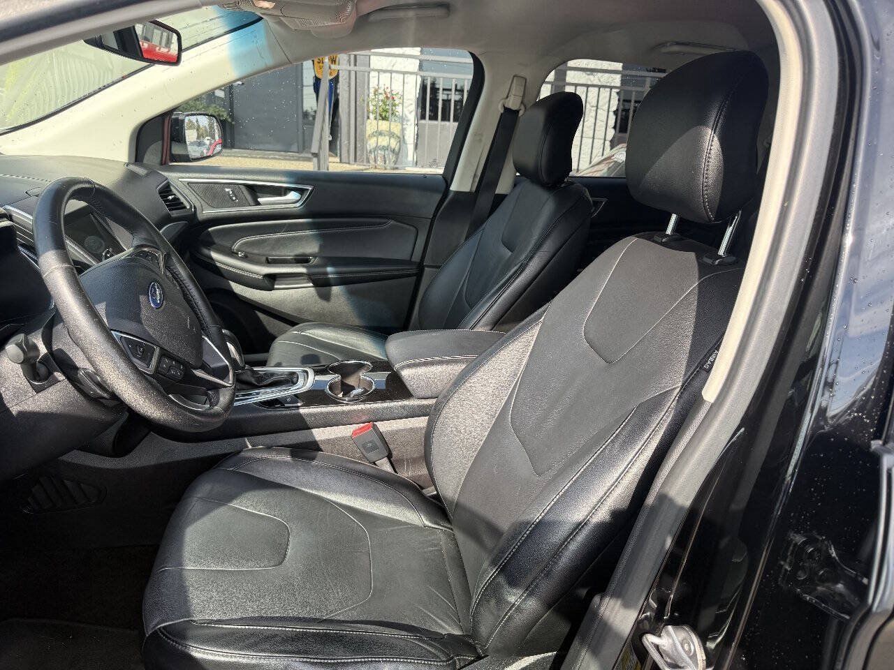Used 2016 Ford Edge Titanium w/ Technology Package AWD/4WD image 11