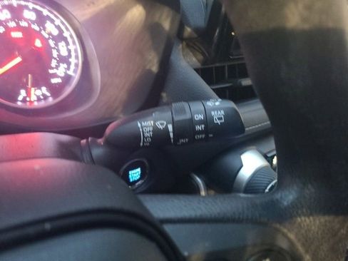 Used 2022 Toyota RAV4 XLE image 23