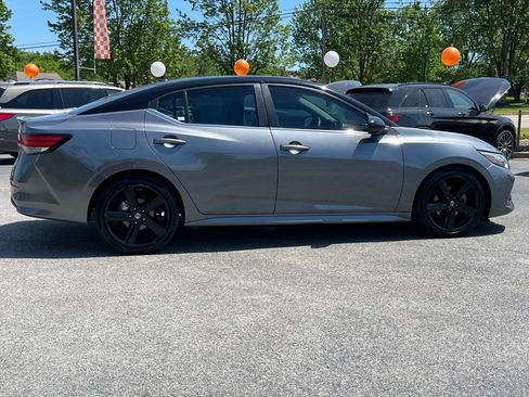 Used 2022 Nissan Sentra SR w/ Electronics Package FWD image 9