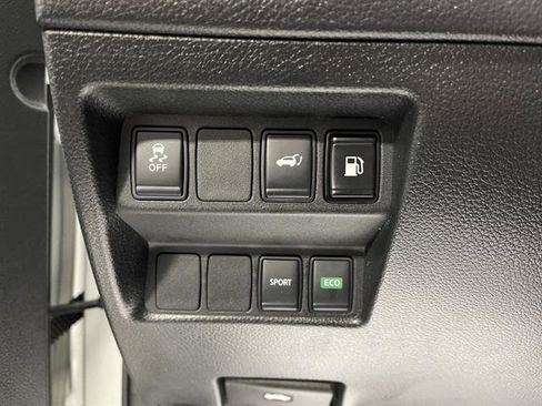 Used 2018 Nissan Rogue SV image 34