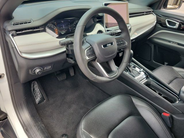 Used 2025 Jeep Compass Limited AWD/4WD image 4