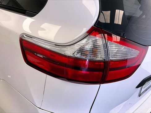 Used 2015 Toyota Sienna L image 22