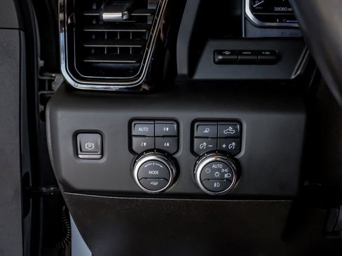 Used 2024 GMC Sierra 2500 AT4X image 28