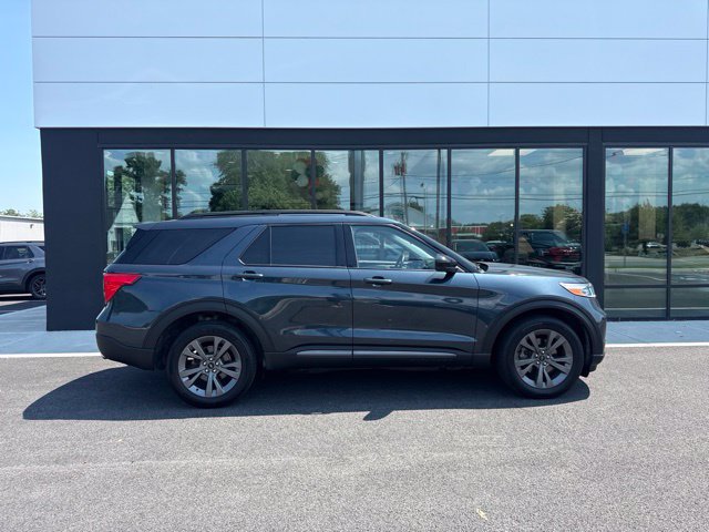 Used 2023 Ford Explorer XLT w/ Equipment Group 202A AWD/4WD image 2