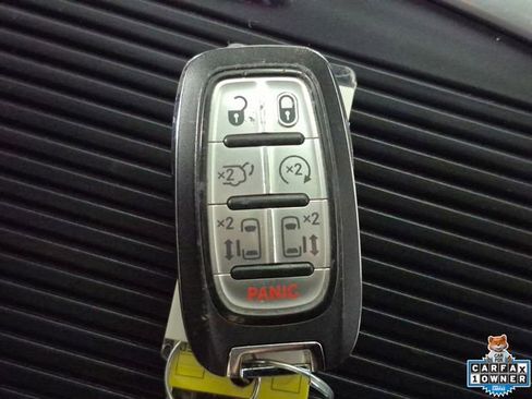 Used 2024 Chrysler Pacifica Touring-L FWD image 27