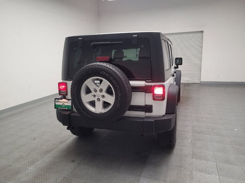 Used 2018 Jeep Wrangler Unlimited Sport S AWD/4WD image 7