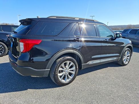 Certified 2023 Ford Explorer XLT w/ Equipment Group 202A AWD/4WD image 7