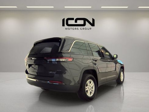 Used 2023 Jeep Grand Cherokee Laredo w/ Luxury Tech Group I AWD/4WD image 7