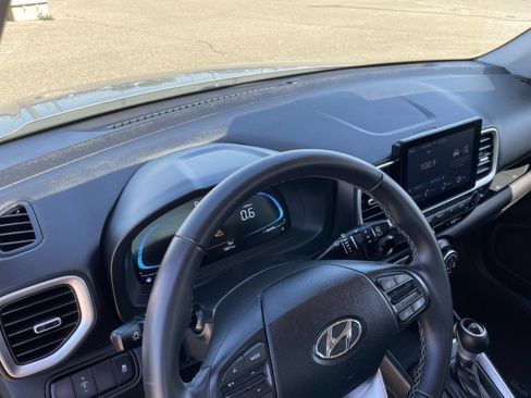 Used 2025 Hyundai Venue SEL FWD image 36