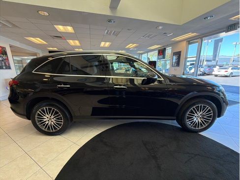 Used 2024 Mercedes-Benz GLC 300 4MATIC image 4