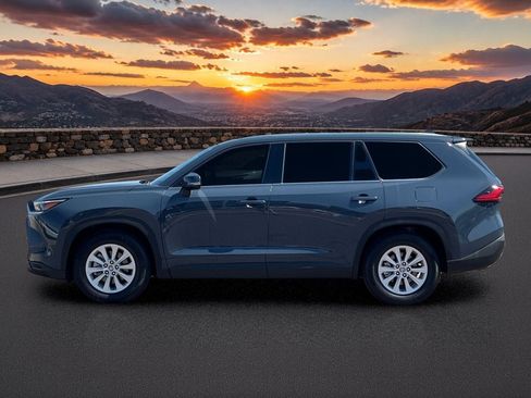 Used 2024 Toyota Grand Highlander FWD image 3