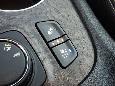 Certified 2023 GMC Acadia Denali w/ Black Diamond Edition image 23