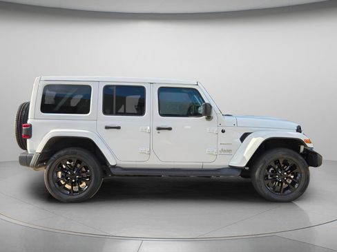 Used 2023 Jeep Wrangler Unlimited Sahara w/ Safety Group AWD/4WD image 8