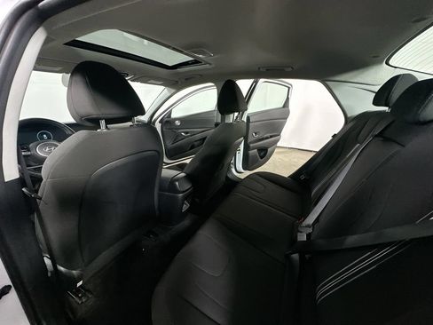 Used 2025 Hyundai Elantra SEL FWD image 13
