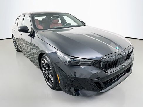 Used 2025 BMW 530i w/ M Sport Package image 3