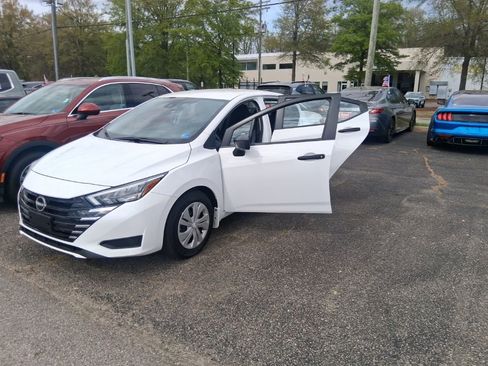 Used 2025 Nissan Versa S w/ Trunk Package image 23
