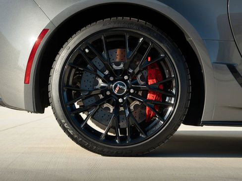 Used 2015 Chevrolet Corvette Z06 w/ Z07 Performance Package image 36