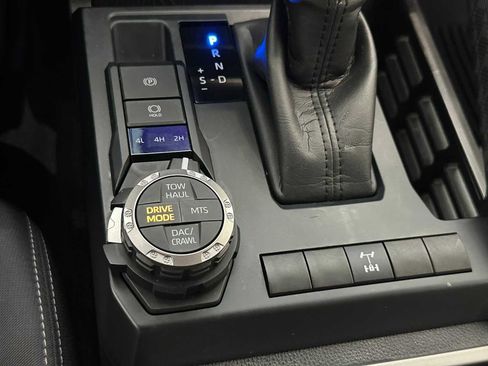 Certified 2025 Toyota Tacoma TRD Off-Road AWD/4WD image 16