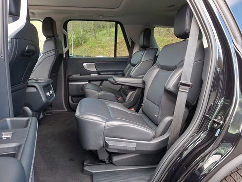 Used 2025 Ford Expedition Platinum AWD/4WD image 10
