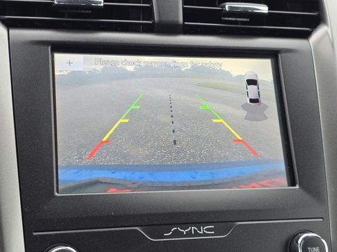Used 2020 Ford Fusion SE FWD image 13