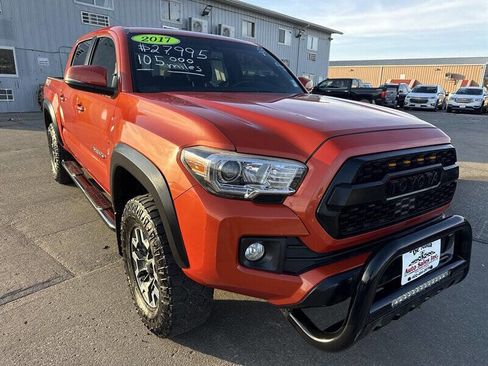 Used 2017 Toyota Tacoma TRD Off-Road w/ Tow Package (A/T) image 11
