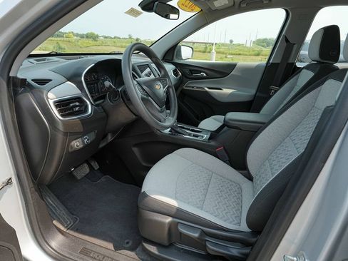 Used 2022 Chevrolet Equinox LS AWD/4WD image 16