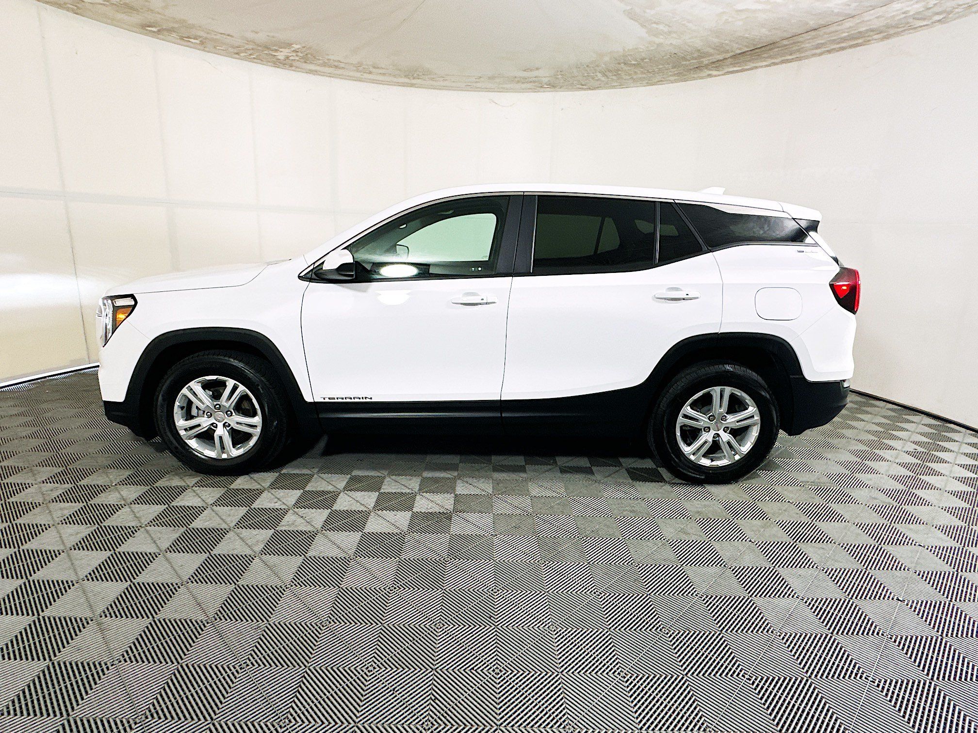 Used 2024 GMC Terrain SLE FWD image 6