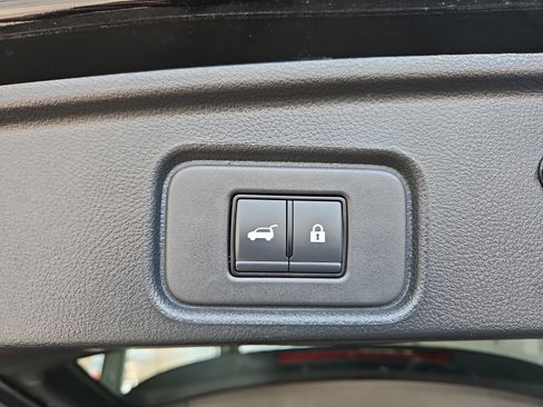 Used 2024 Nissan Pathfinder Platinum w/ Cargo Package AWD/4WD image 15