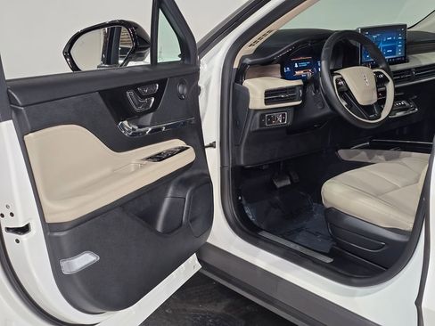 New 2026 Lincoln Corsair Reserve image 16